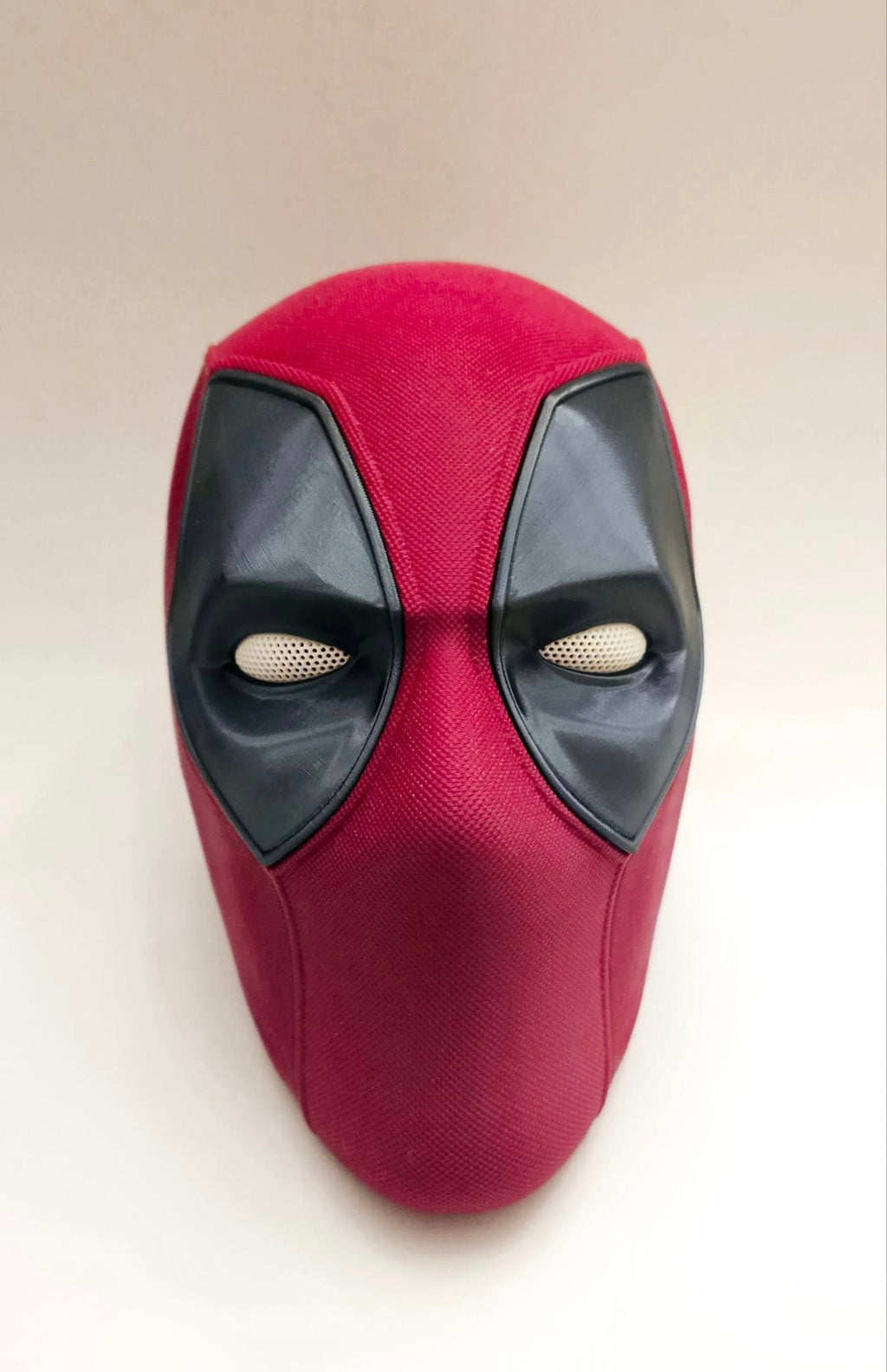 Masque de cosplay et d'exposition Deadpool : avec panneaux magnétiques et yeux expressifs